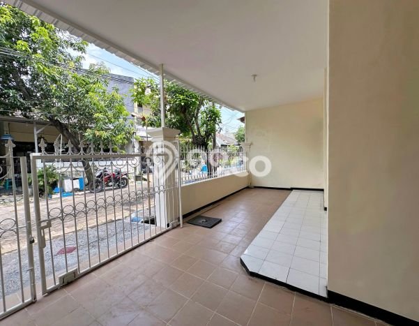 Hunian Cantik Modern Lb 140m2 di Rungkut, Surabaya Hunian Cantik Modern Lb 140m2 di Rungkut, Surabaya