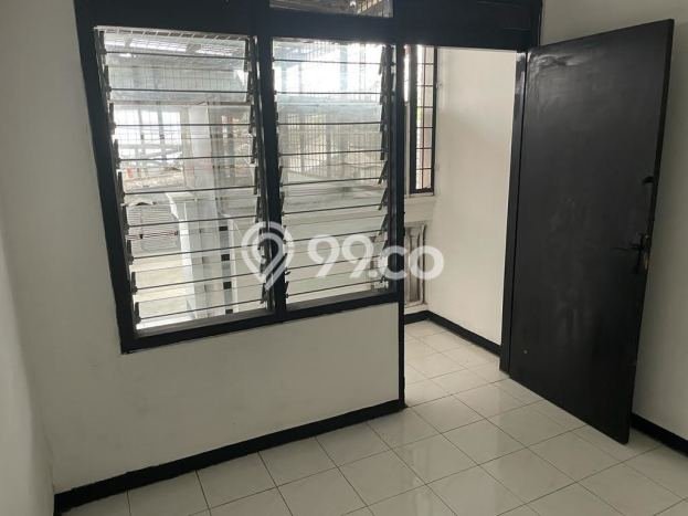 Rumah sewa siap huni 5 Kamar Tidur di Kutisari, Surabaya Rumah sewa siap huni 5 Kamar Tidur di Kutisari, Surabaya