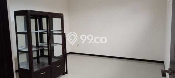 Rumah Strategis Modern Lb 220m2 di Rungkut, Surabaya Rumah Strategis Modern Lb 220m2 di Rungkut, Surabaya