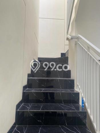 Jual Rumah Mewah Megah Dengan View Eksklusif di Kedung Baruk, Surabaya Jual Rumah Mewah Megah Dengan View Eksklusif di Kedung Baruk, Surabaya