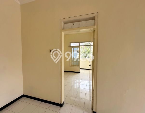 Hunian Cantik Modern Lb 140m2 di Rungkut, Surabaya Hunian Cantik Modern Lb 140m2 di Rungkut, Surabaya
