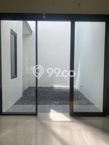 Jual Rumah Mewah Megah Dengan View Eksklusif di Kedung Baruk, Surabaya Jual Rumah Mewah Megah Dengan View Eksklusif di Kedung Baruk, Surabaya