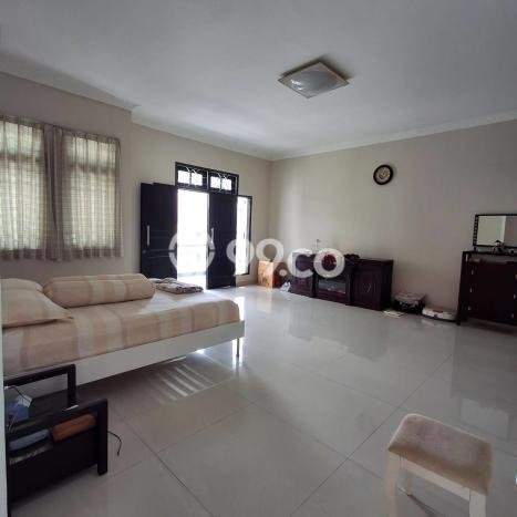 Rumah Elit Modern Siap Huni di Pakuwon Indah Surabaya Rumah Elit Modern Siap Huni di Pakuwon Indah Surabaya