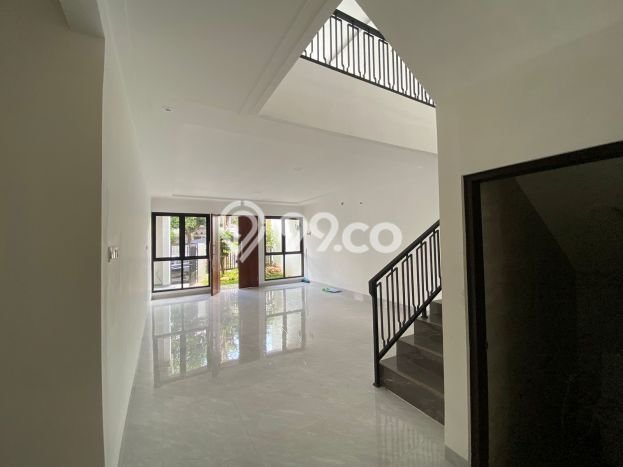 Hunian Elit LB 280m2 Siap Pakai Desain Elegan di Graha Raya Bintaro, Tangerang Selatan Hunian Elit LB 280m2 Siap Pakai Desain Elegan di Graha Raya Bintaro, Tangerang Selatan
