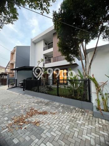 Ready to Use! Luxury House LT 250m2 Desain Modern di Lebak Bulus Ready to Use! Luxury House LT 250m2 Desain Modern di Lebak Bulus