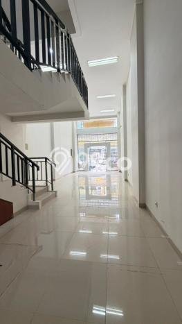 Ruko Disewa di Bekasi dengan LB 220m2 Area Komersial Ramai Ruko Disewa di Bekasi dengan LB 220m2 Area Komersial Ramai