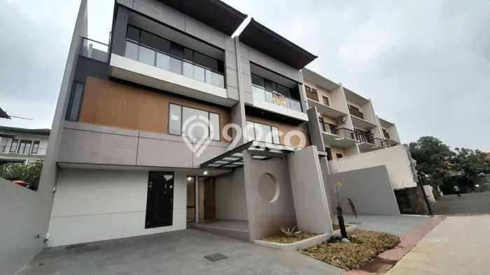 Rumah Elit Modern Tanpa Renovasi di Setra Duta Bandung Rumah Elit Modern Tanpa Renovasi di Setra Duta Bandung