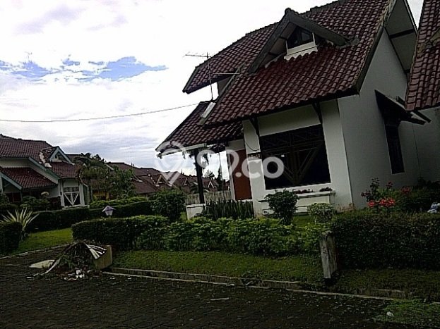 Tempat Ideal! Vila Kawasan Cipanas, Ukuran 282m2m², Kondisi Terbaik Tempat Ideal! Vila Kawasan Cipanas, Ukuran 282m2m², Kondisi Terbaik