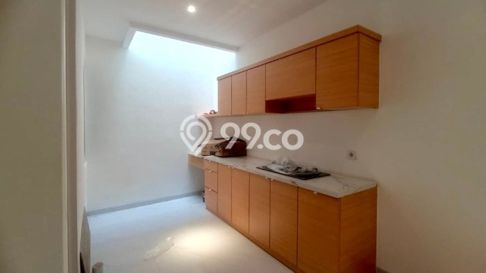 Rumah Strategis Modern Lb 125m2 di Kelapa Gading, Jakarta Utara Rumah Strategis Modern Lb 125m2 di Kelapa Gading, Jakarta Utara