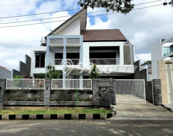 Dijual Rumah Mewah Elegan Dengan View Eksklusif di Dieng Tidar, Malang Dijual Rumah Mewah Elegan Dengan View Eksklusif di Dieng Tidar, Malang