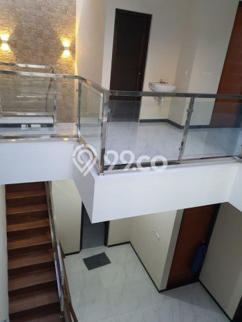 For Sale! Premium House LT 222m2 Desain Elegan di Soekarno Hatta For Sale! Premium House LT 222m2 Desain Elegan di Soekarno Hatta