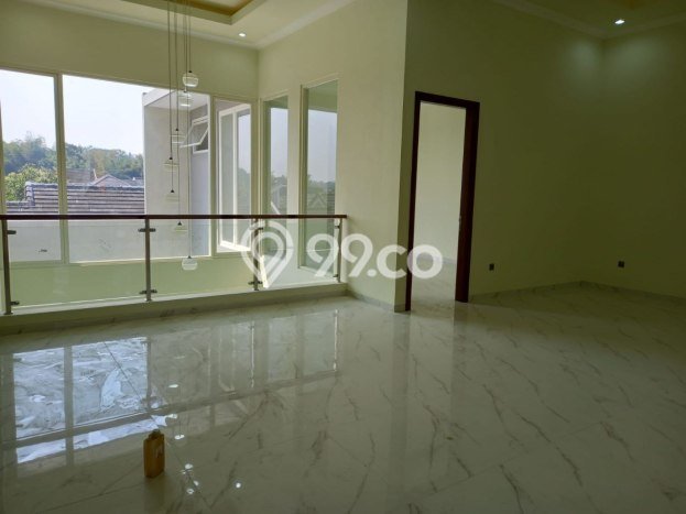 Rumah Elit Modern Tanpa Renovasi di Araya Malang Rumah Elit Modern Tanpa Renovasi di Araya Malang