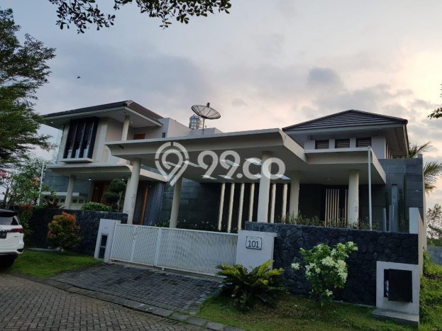 Rumah Luxury Modern Siap Huni di Araya Malang Rumah Luxury Modern Siap Huni di Araya Malang