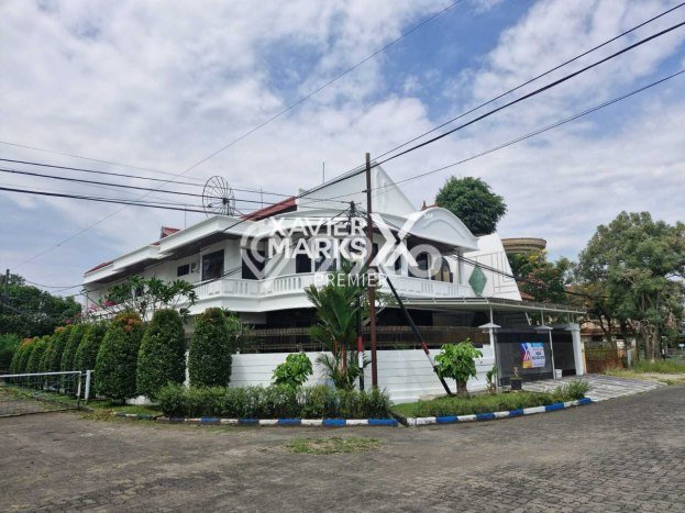 Hunian Elit LB 700m2 Siap Pakai Desain Elegan di Araya, Malang Hunian Elit LB 700m2 Siap Pakai Desain Elegan di Araya, Malang