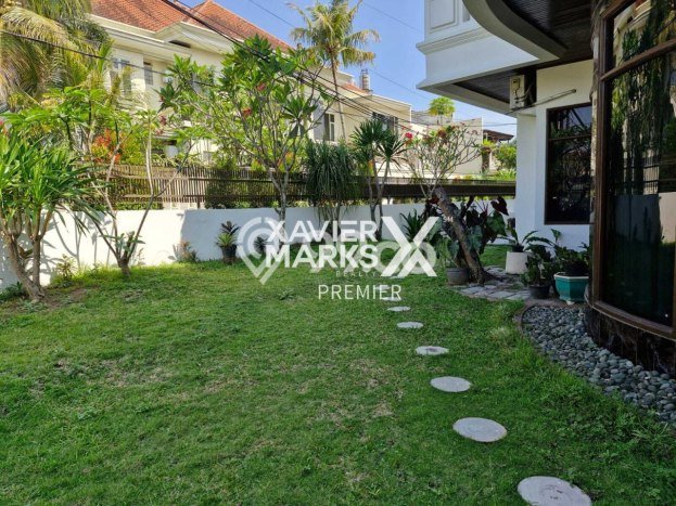 Hunian Elit LB 700m2 Siap Pakai Desain Elegan di Araya, Malang Hunian Elit LB 700m2 Siap Pakai Desain Elegan di Araya, Malang