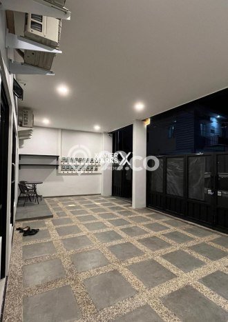 Hunian Elit LB 400m2 Siap Pakai Desain Elegan di Soekarno Hatta, Malang Hunian Elit LB 400m2 Siap Pakai Desain Elegan di Soekarno Hatta, Malang