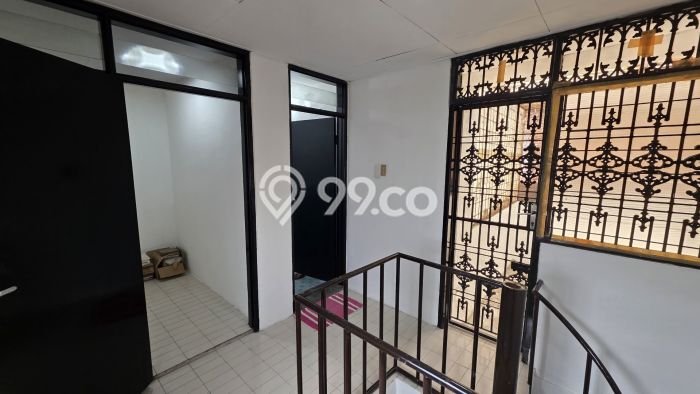 Rumah Eksklusif Siap Huni LT 374m2 di Palmerah, Jakarta Barat Rumah Eksklusif Siap Huni LT 374m2 di Palmerah, Jakarta Barat