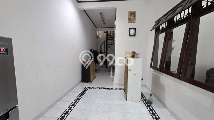 Rumah Eksklusif Siap Huni LT 374m2 di Palmerah, Jakarta Barat Rumah Eksklusif Siap Huni LT 374m2 di Palmerah, Jakarta Barat