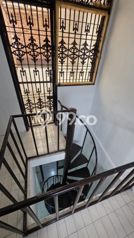 Rumah Eksklusif Siap Huni LT 374m2 di Palmerah, Jakarta Barat Rumah Eksklusif Siap Huni LT 374m2 di Palmerah, Jakarta Barat