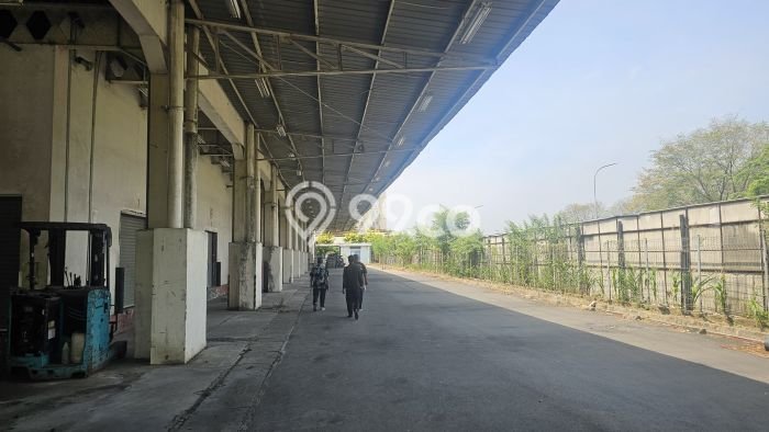 Komersial disewakan di Cikarang Selatan Bekasi dengan luas bangunan 19400m2 Komersial disewakan di Cikarang Selatan Bekasi dengan luas bangunan 19400m2
