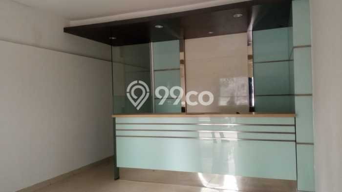 Ruko Disewakan Kawasan Kelapa Gading, Luas 304m2m², Jalan Utama, Akses Mudah Ruko Disewakan Kawasan Kelapa Gading, Luas 304m2m², Jalan Utama, Akses Mudah