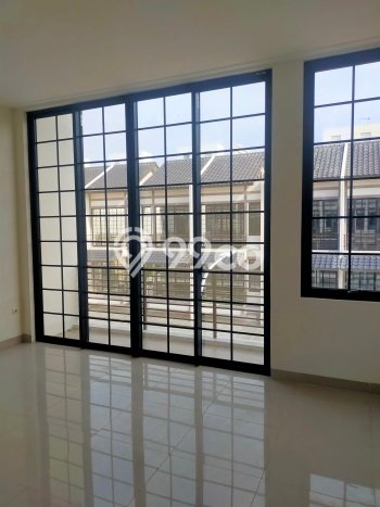 Disewakan Ruko komersial di Kelapa Gading luas bangunan 212m2 Disewakan Ruko komersial di Kelapa Gading luas bangunan 212m2