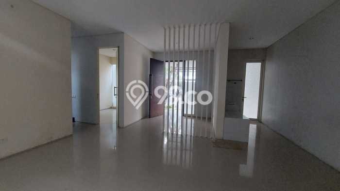 Rumah di , Siap Huni, 4 KT, Akses Surabaya, Surabaya, LT 135m2m² Bangunan 147m2m² Rumah di , Siap Huni, 4 KT, Akses Surabaya, Surabaya, LT 135m2m² Bangunan 147m2m²