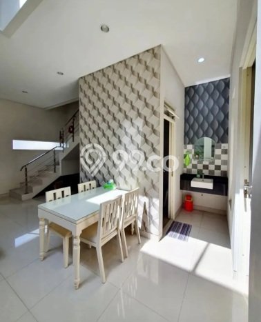 Rumah sewa siap pakai 4 KT di Citraland, Surabaya Rumah sewa siap pakai 4 KT di Citraland, Surabaya