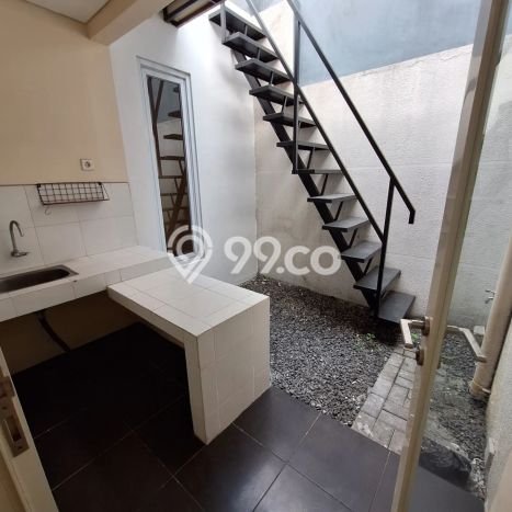 Rumah sewa siap huni 2 KT di Citraland, Surabaya Rumah sewa siap huni 2 KT di Citraland, Surabaya