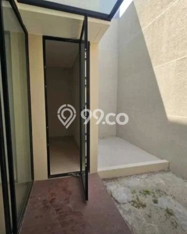 Rumah sewa siap pakai 4 KT di Citraland, Surabaya Rumah sewa siap pakai 4 KT di Citraland, Surabaya