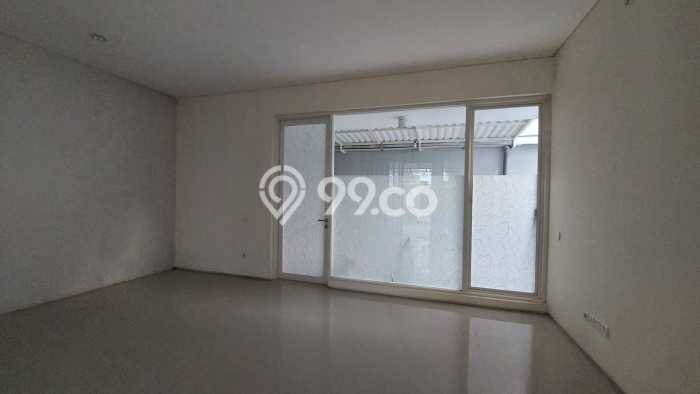 Rumah di , Siap Huni, 4 KT, Akses Surabaya, Surabaya, LT 135m2m² Bangunan 147m2m² Rumah di , Siap Huni, 4 KT, Akses Surabaya, Surabaya, LT 135m2m² Bangunan 147m2m²