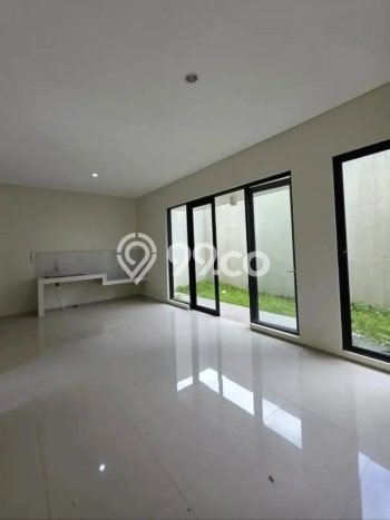 Rumah sewa siap huni 4 KT di Citraland, Surabaya Rumah sewa siap huni 4 KT di Citraland, Surabaya