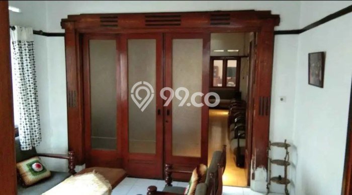 Hunian Mewah LB 400m2 Siap Pakai Desain Elegan di Burangrang, Bandung Hunian Mewah LB 400m2 Siap Pakai Desain Elegan di Burangrang, Bandung