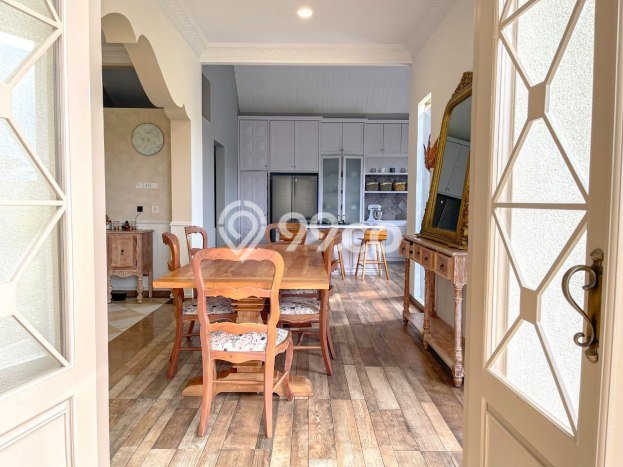 Vila di , Dimensi 362m2m², Akses ke beragam fasilitas umum Vila di , Dimensi 362m2m², Akses ke beragam fasilitas umum