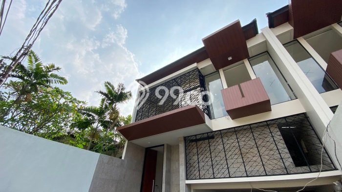 For Sale! Luxury House LT 219m2 Desain Modern di Kemang For Sale! Luxury House LT 219m2 Desain Modern di Kemang