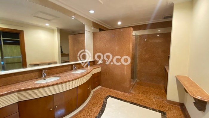 Ready to Use! Premium House LT 423m2 Desain Elegan di Kuningan Ready to Use! Premium House LT 423m2 Desain Elegan di Kuningan