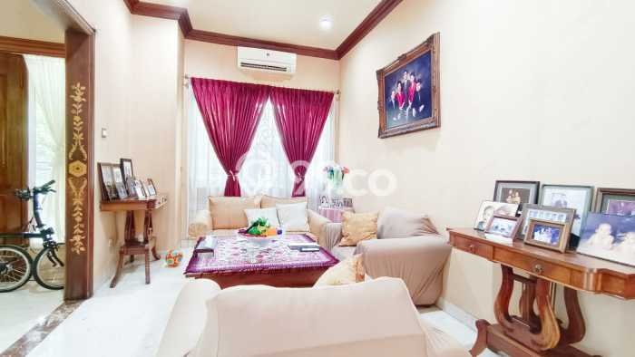 Jual Rumah Mewah Elegan Dengan View Eksklusif di Bintaro, Tangerang Selatan Jual Rumah Mewah Elegan Dengan View Eksklusif di Bintaro, Tangerang Selatan