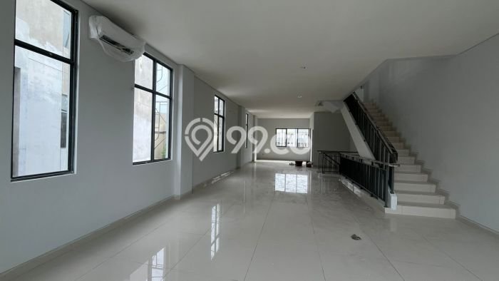 Unit Ruko Dijual di Tangerang LT 108m2 & LB 325m2 Unit Ruko Dijual di Tangerang LT 108m2 & LB 325m2