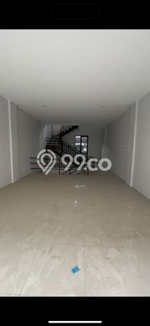 Ruko Disewa di Jakarta Barat dengan LB 200m2 Area Komersial Ramai Ruko Disewa di Jakarta Barat dengan LB 200m2 Area Komersial Ramai