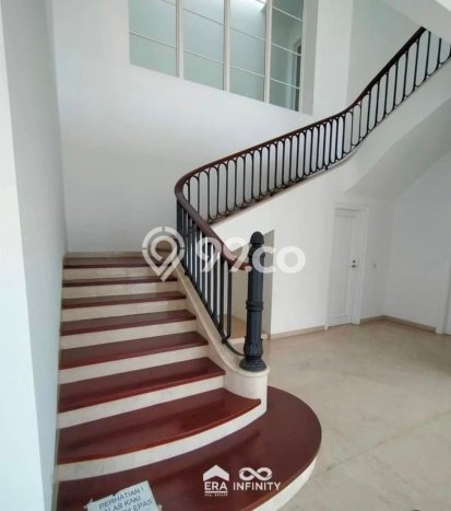 Ready to Use! Luxury House LT 425m2 Desain Elegan di Intercon Ready to Use! Luxury House LT 425m2 Desain Elegan di Intercon