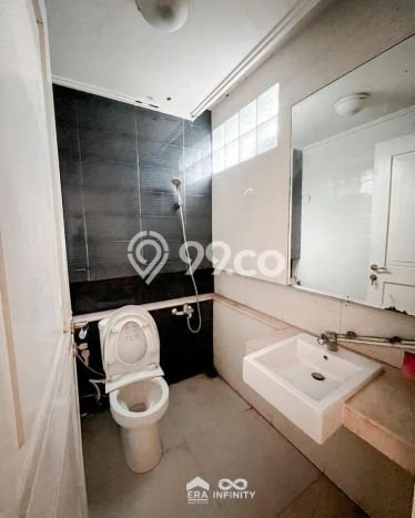 Hunian Mewah LB 600m2 Siap Huni Desain Elegan di Intercon, Jakarta Barat Hunian Mewah LB 600m2 Siap Huni Desain Elegan di Intercon, Jakarta Barat