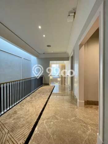 Hunian Mewah LB 398m2 Siap Pakai Desain Elegan di Alam Sutera, Tangerang Hunian Mewah LB 398m2 Siap Pakai Desain Elegan di Alam Sutera, Tangerang