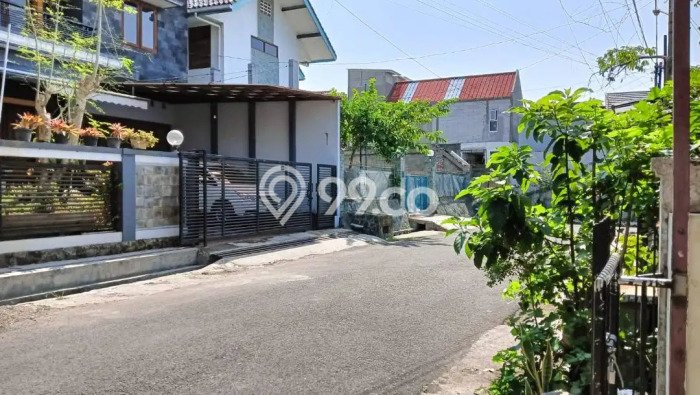 Rumah Modern 3 KT di Cihanjuang Bandung Semi Furnished Rumah Modern 3 KT di Cihanjuang Bandung Semi Furnished