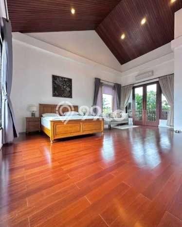Hunian Mewah LB 1000m2 Siap Huni Desain Elegan di Pondok Indah, Jakarta Selatan Hunian Mewah LB 1000m2 Siap Huni Desain Elegan di Pondok Indah, Jakarta Selatan