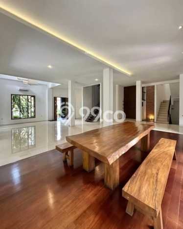 Hunian Mewah LB 1000m2 Siap Huni Desain Elegan di Pondok Indah, Jakarta Selatan Hunian Mewah LB 1000m2 Siap Huni Desain Elegan di Pondok Indah, Jakarta Selatan