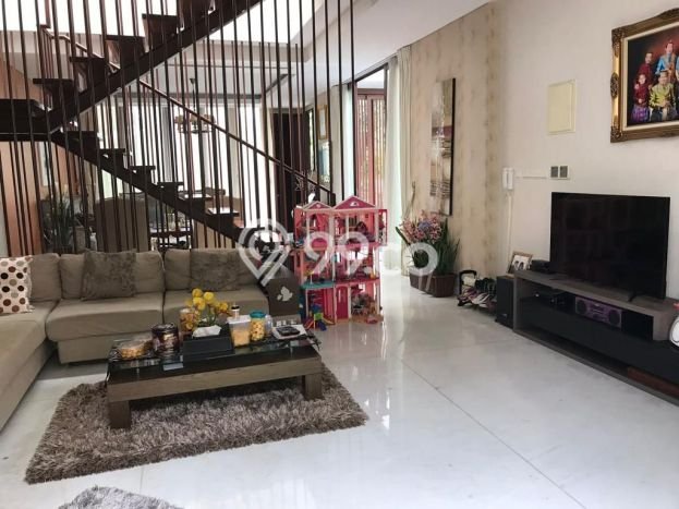 Rumah Mewah LB 474m2 Siap Pakai Desain Elegan di Simprug, Jakarta Selatan Rumah Mewah LB 474m2 Siap Pakai Desain Elegan di Simprug, Jakarta Selatan