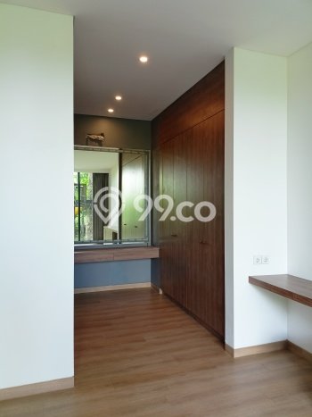 INVESTASI POTENSIAL! Vila di , Area 450m2m², Lingkungan Prima INVESTASI POTENSIAL! Vila di , Area 450m2m², Lingkungan Prima