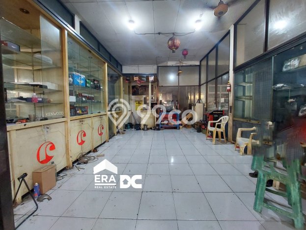 Ruang Usaha Halaman parkir Luas Dekat Stasiun Poncol di Hasanudin Semarang utara Ruang Usaha Halaman parkir Luas Dekat Stasiun Poncol di Hasanudin Semarang utara