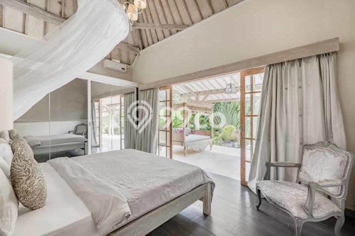 Best Price 4 Bedroom Villa With Big Garden & Large Pool Best Price 4 Bedroom Villa With Big Garden & Large Pool