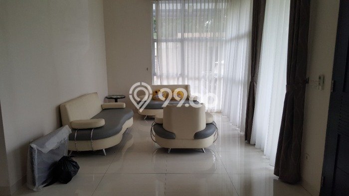 Rumah Nyaman dengan 7 Kamar Tidur dan 7 Kamar Mandi di Area Alam Sutera, Tangerang Rumah Nyaman dengan 7 Kamar Tidur dan 7 Kamar Mandi di Area Alam Sutera, Tangerang